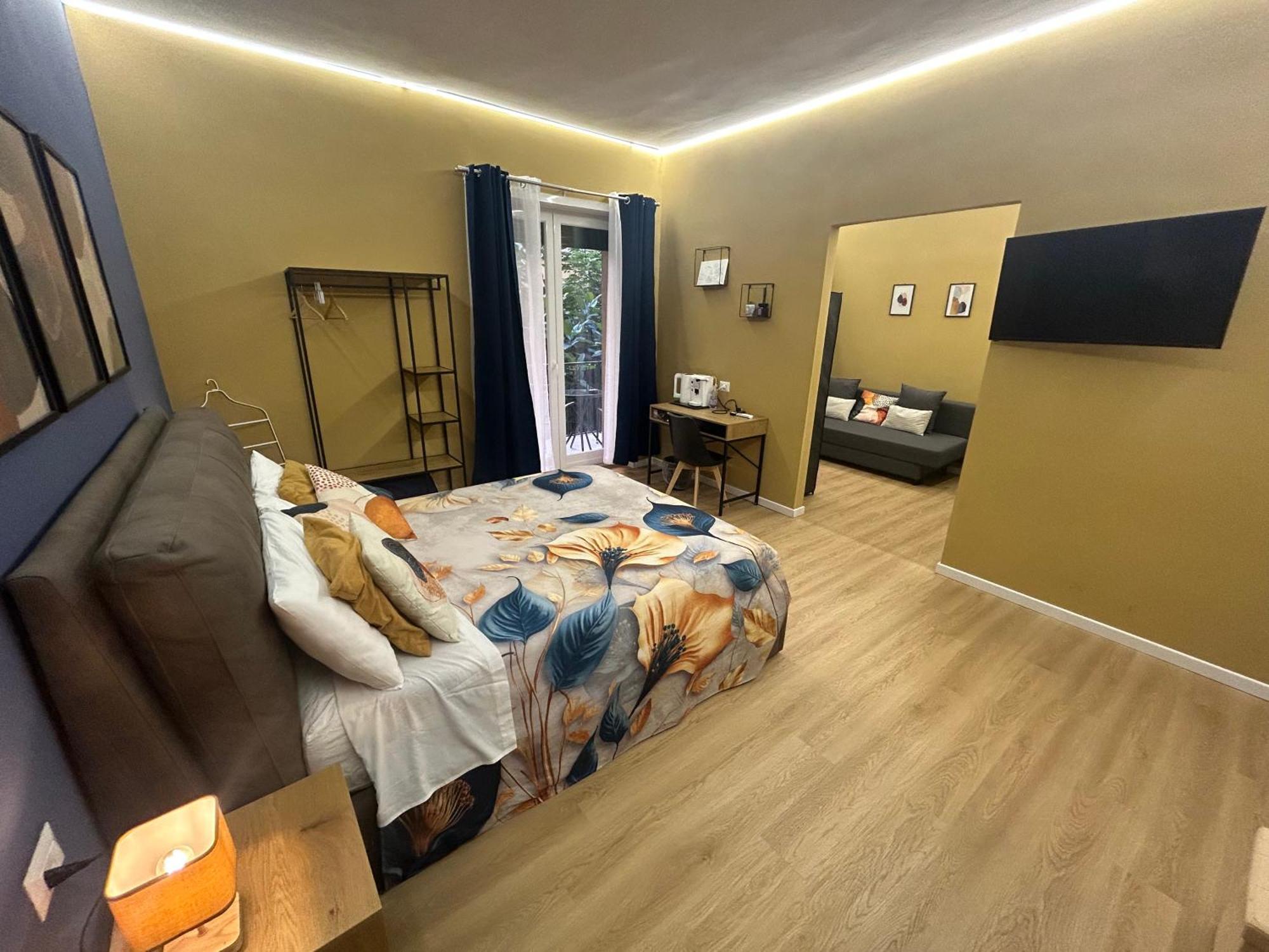 Vomero Suite And Deluxe Room B&B Napoli エクステリア 写真